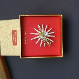 Maceys-Holiday lane pin brooch